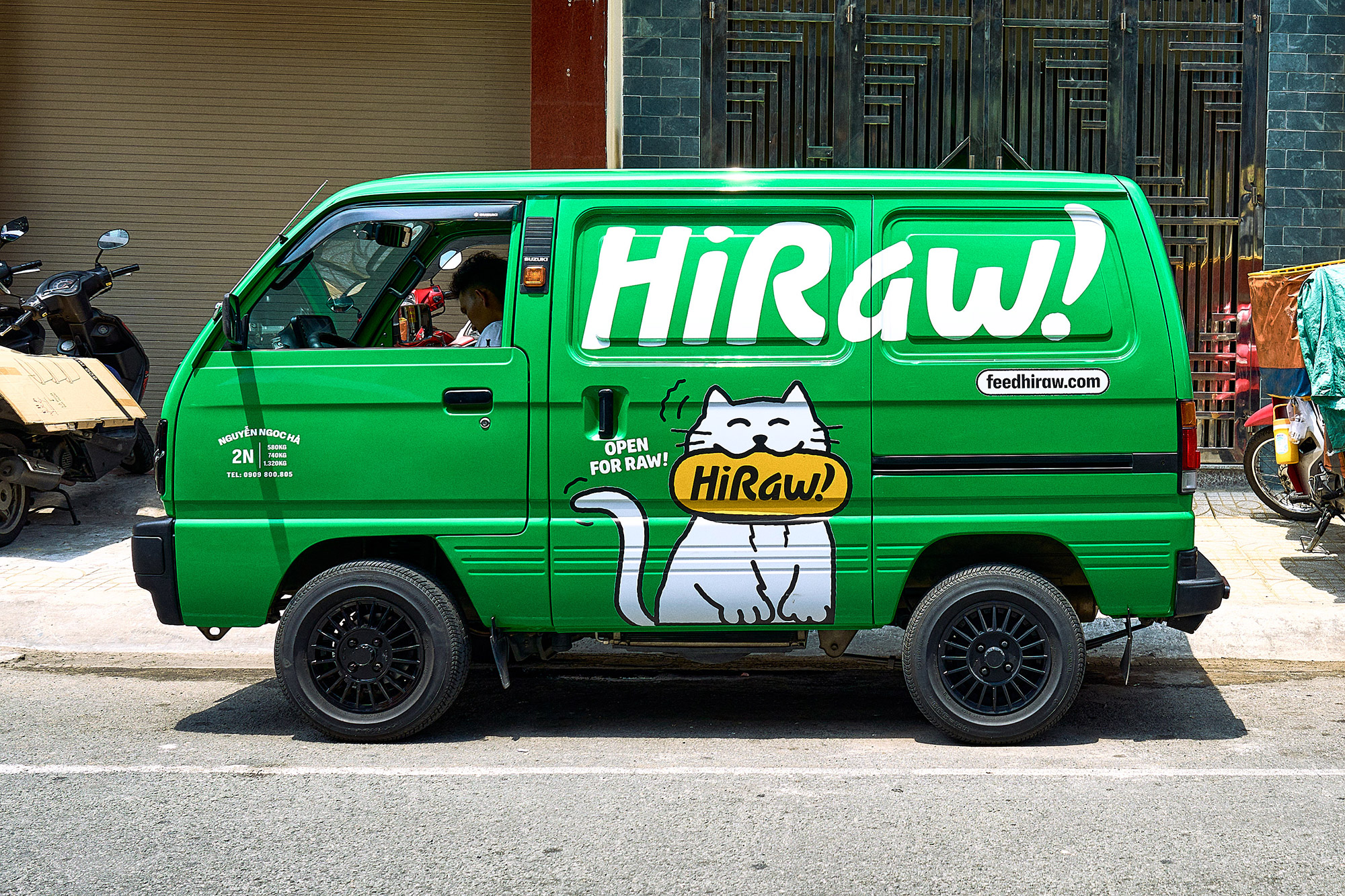 HiRaw! van graphics